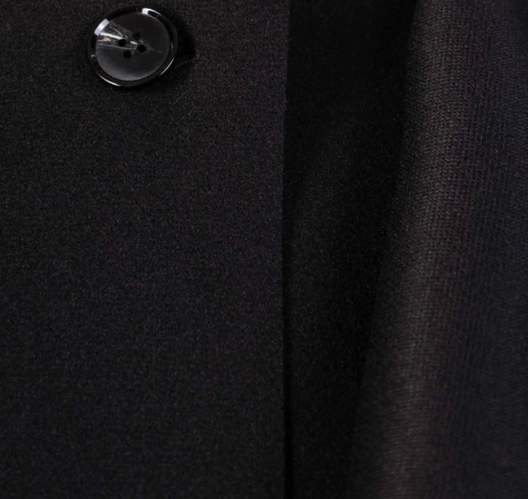 Cape avec bouton