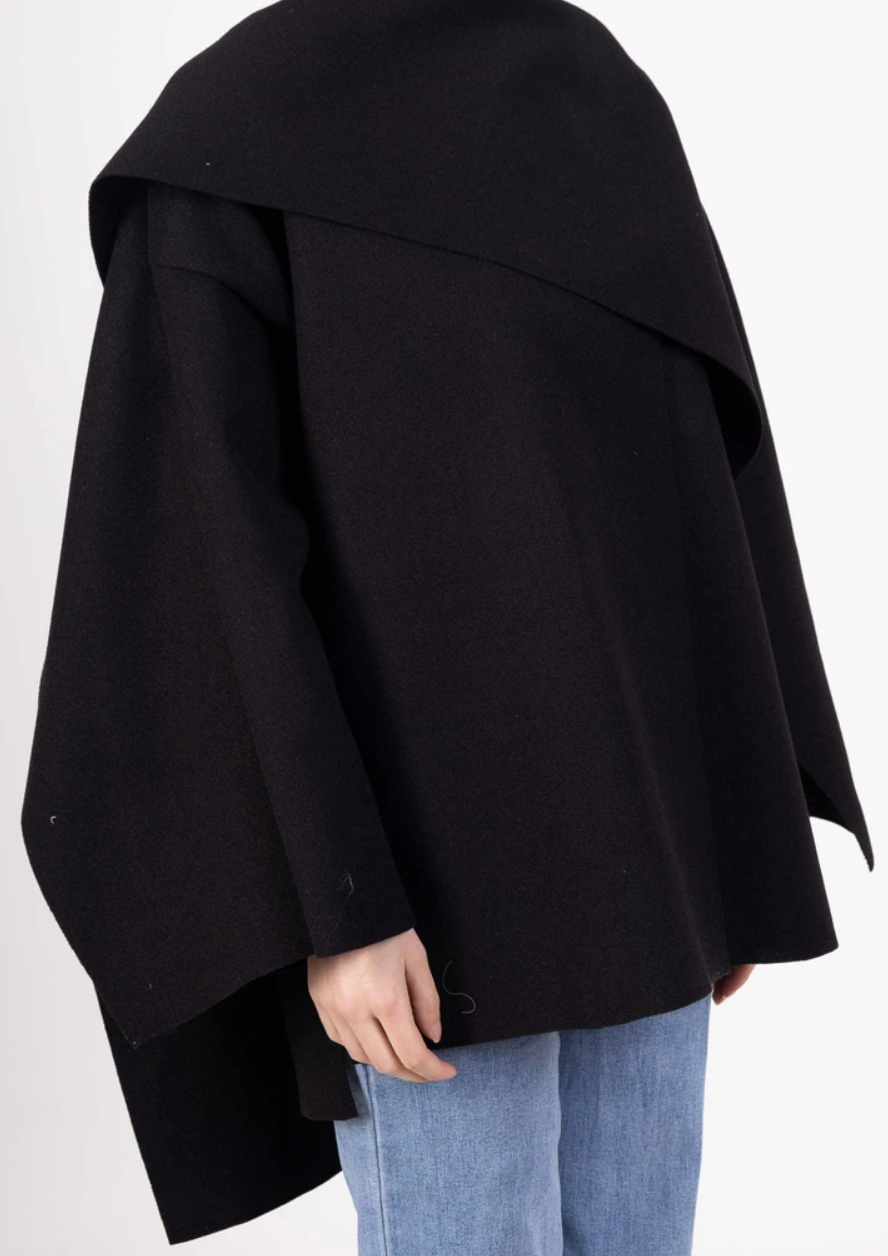 Cape avec bouton