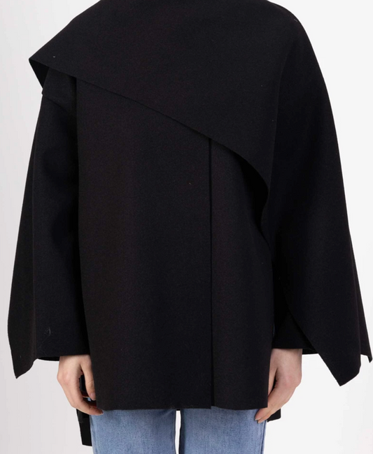 Cape avec bouton